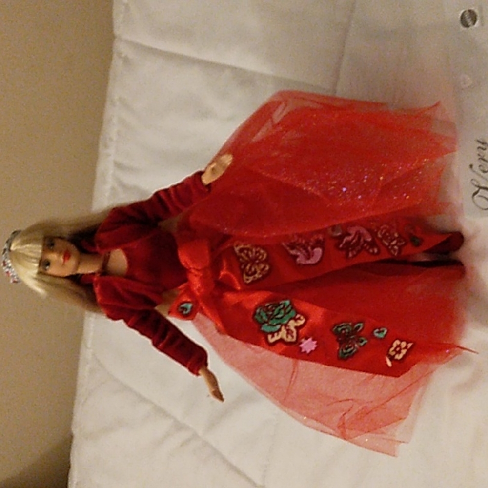 Mattel Velvet Barbie.  Stickers & markers make Barbie come alive. Mattel•Barbie•